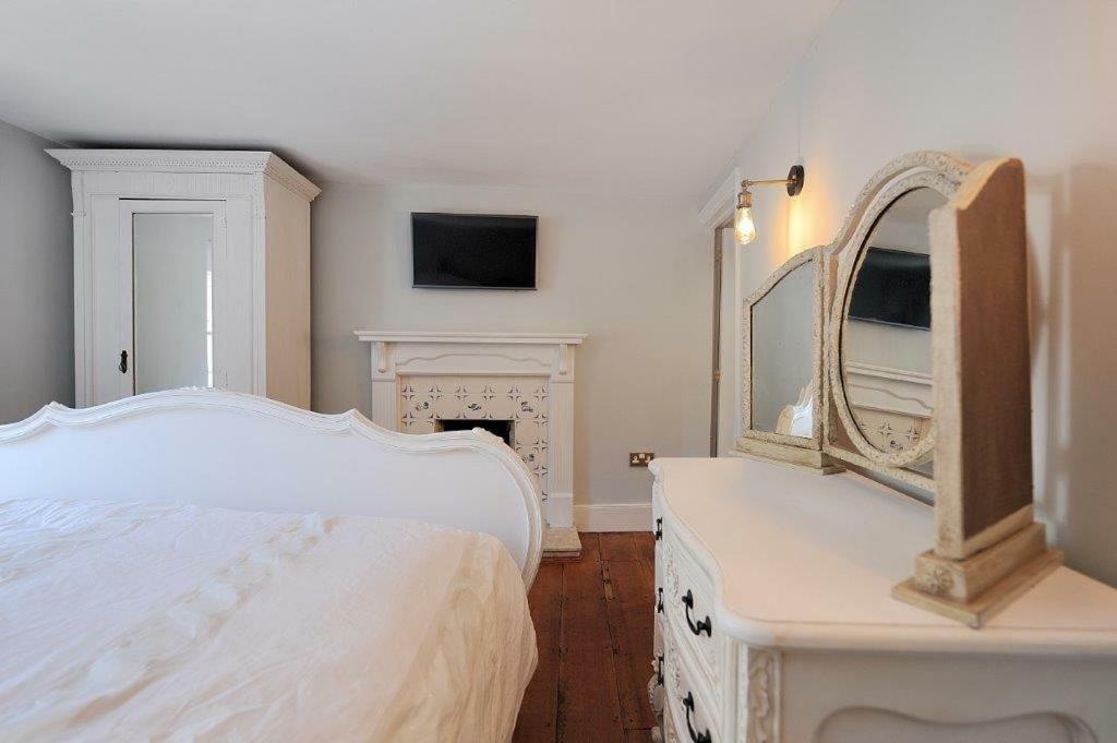 Little Monmouth 4 Bedroom Cottage, Old Town Lyme Regis, Dog Friendly And Parking Esterno foto